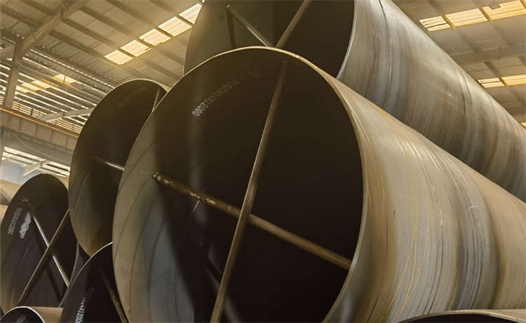 1520-12mm螺旋鋼管，325-10mm螺旋焊管，1324mm螺旋焊管，鋼材場(chǎng)Q355B鋼板