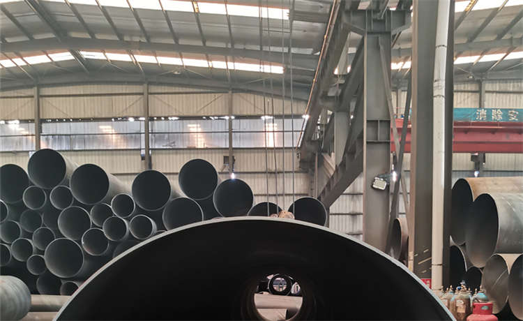 1124mm螺旋鋼管，820-6mm螺旋管，鋼材場(chǎng)Q235B螺旋管，300螺旋鋼管